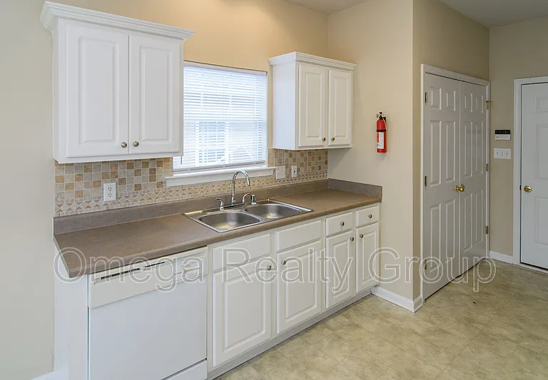 1030 Lexington Dr — Photo 11
