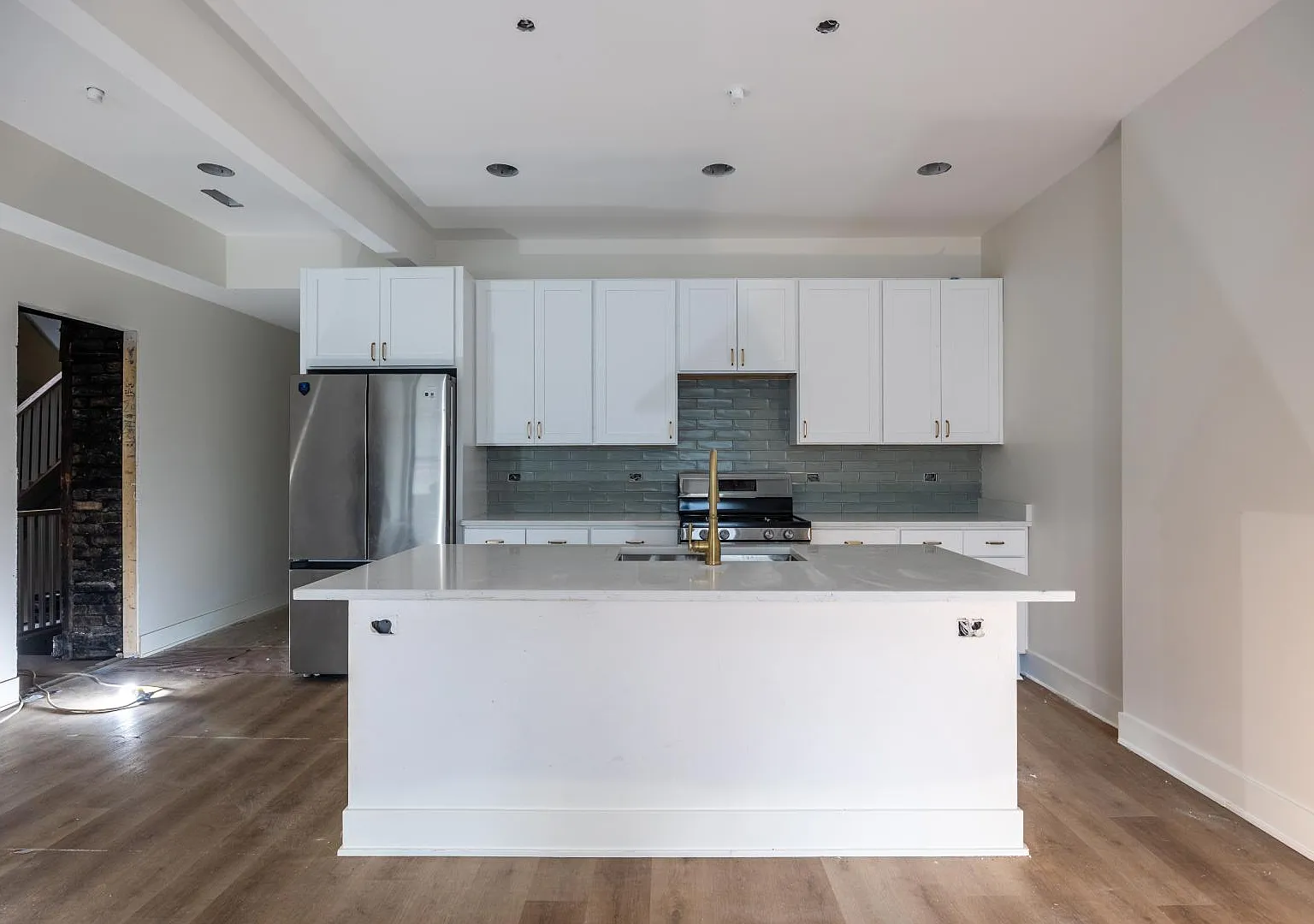 3 bed, 1350 sqft, $3,575 — Photo 4