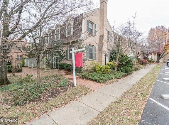 2nd image of 420 N Park Dr