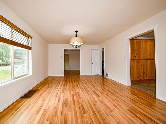 5th image of 906 11th St E