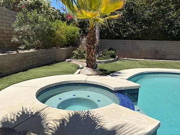 3rd image of 78615 Bradford Cir