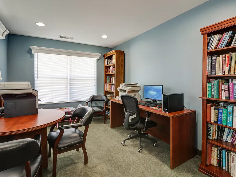 Diamond Valley Apartments — Photo 12
