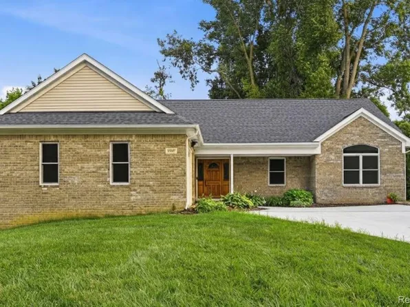 3907 Pontiac Lake Rd, Waterford, MI 48328