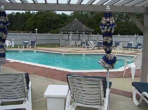 3rd image of 112 Bellevue Ct