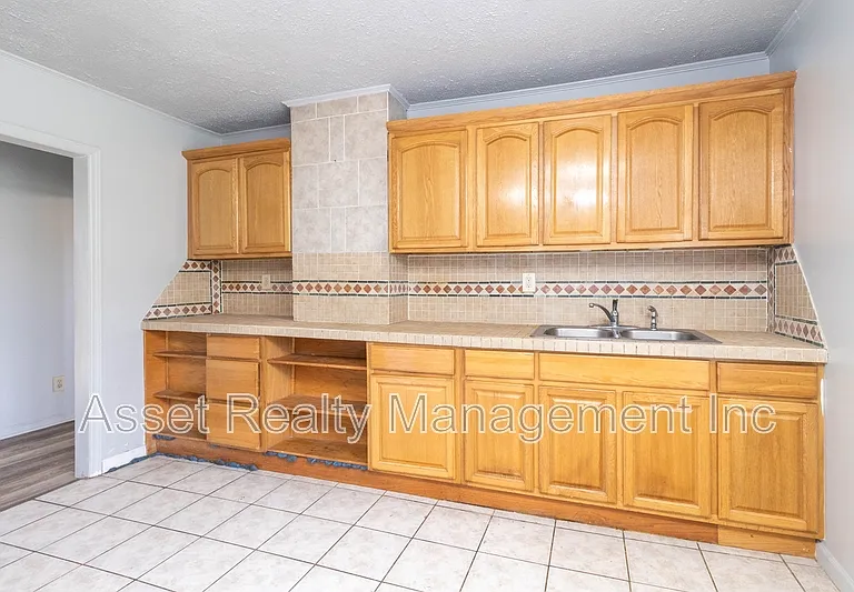 218 W Columbia Ave — Photo 12