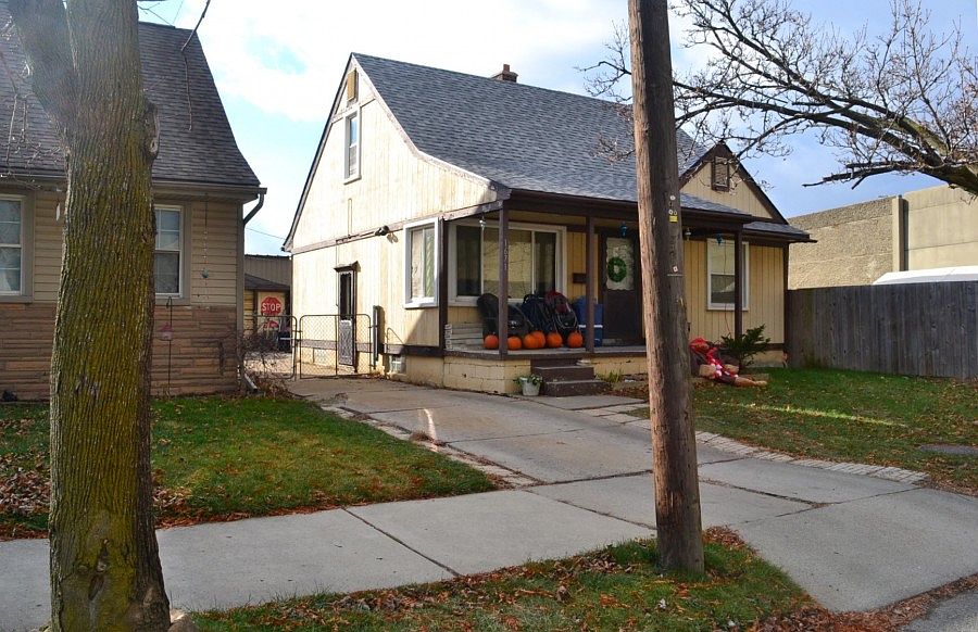 2nd image of 1671 Mill St