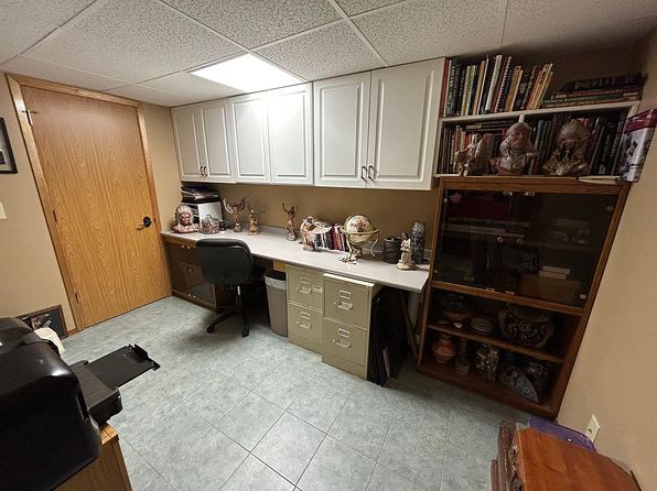 312 N 6th St, Eldridge, IA 52748