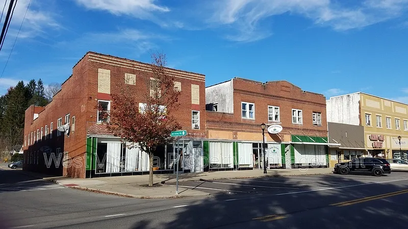 2 bed, 1.0 bath, $850 — Photo 1