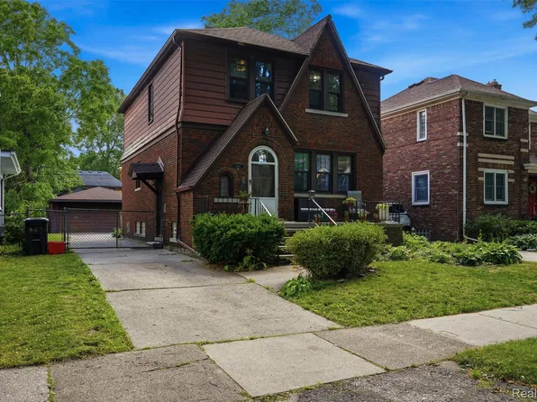 461 Manor St, Grosse Pointe Farms, MI 48236