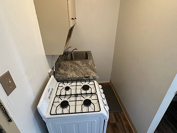 3rd image of 411 E Pearl St APT 2A
