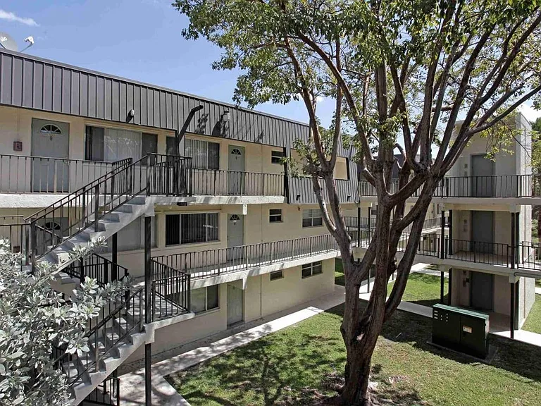 La Estancia Apartments — Photo 1