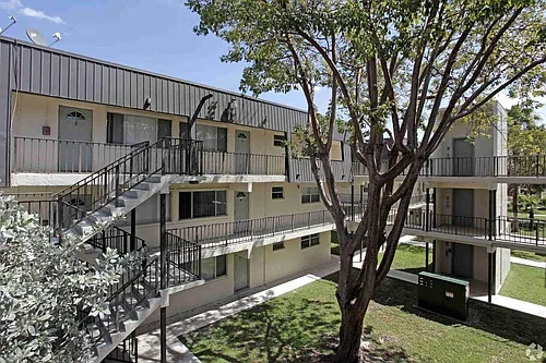 La Estancia Apartments Photo 1
