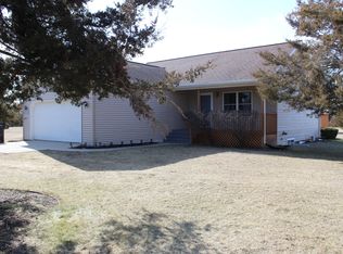 106 Decatur Dr, Cement City, MI 49233