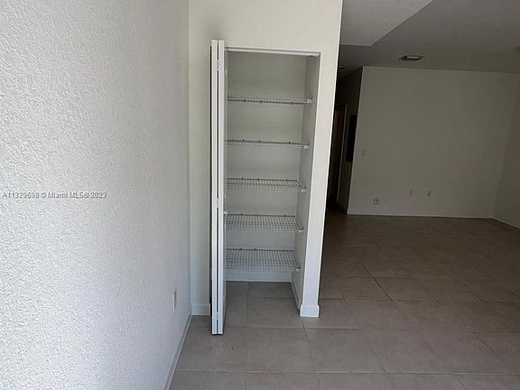 5th image of 1482 SE 26th Ave #0