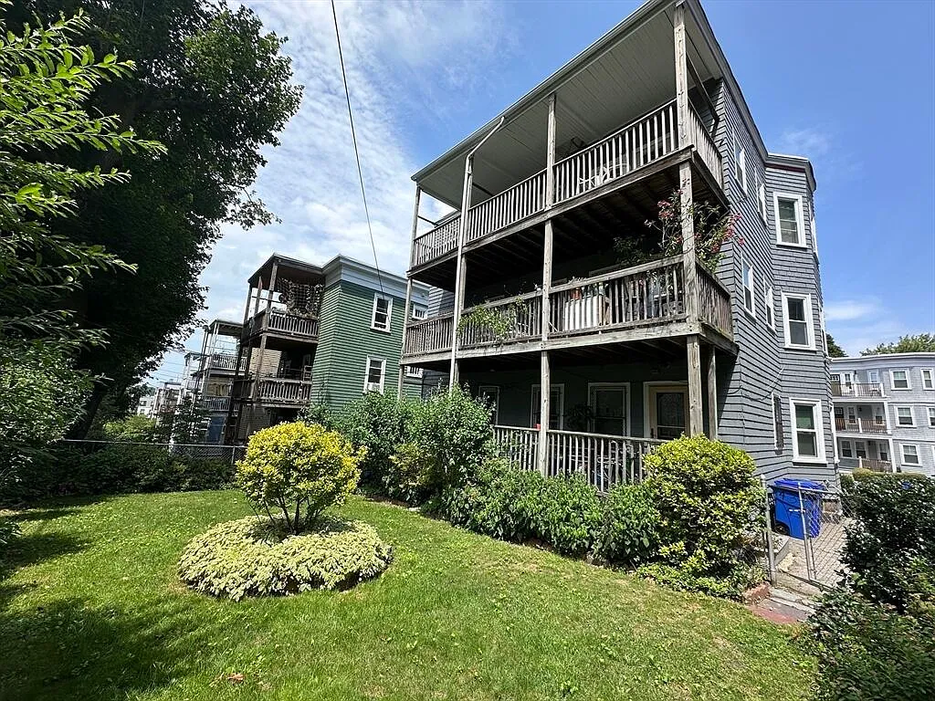 4 bed, 1.5 bath, 1200 sqft, $1,170 — Photo 2