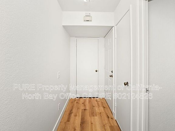 3rd image of 234 Courtyards E