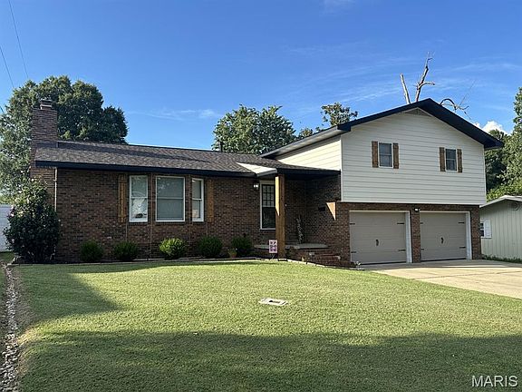 3rd image of 1112 Meadow Ln