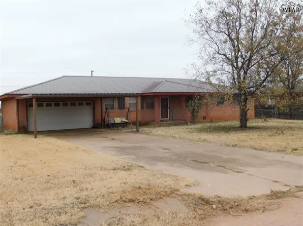 214 E 2nd St, Grandfield, OK 73546