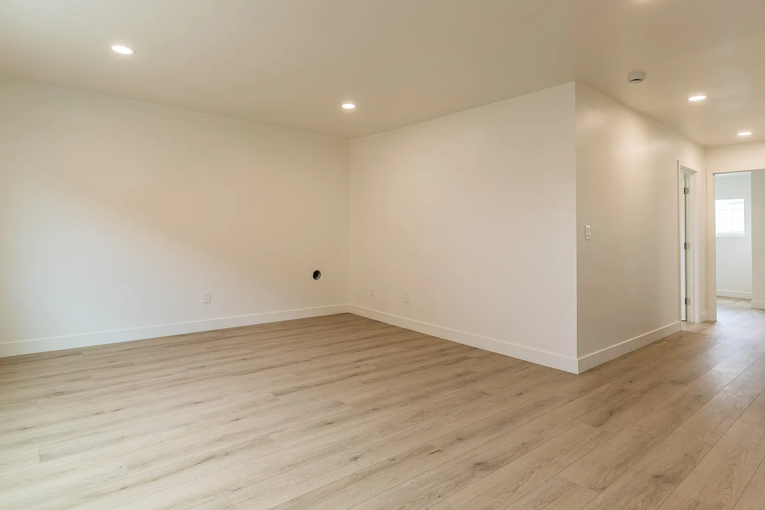 2 bed, 800 sqft, $2,495 — Photo 4