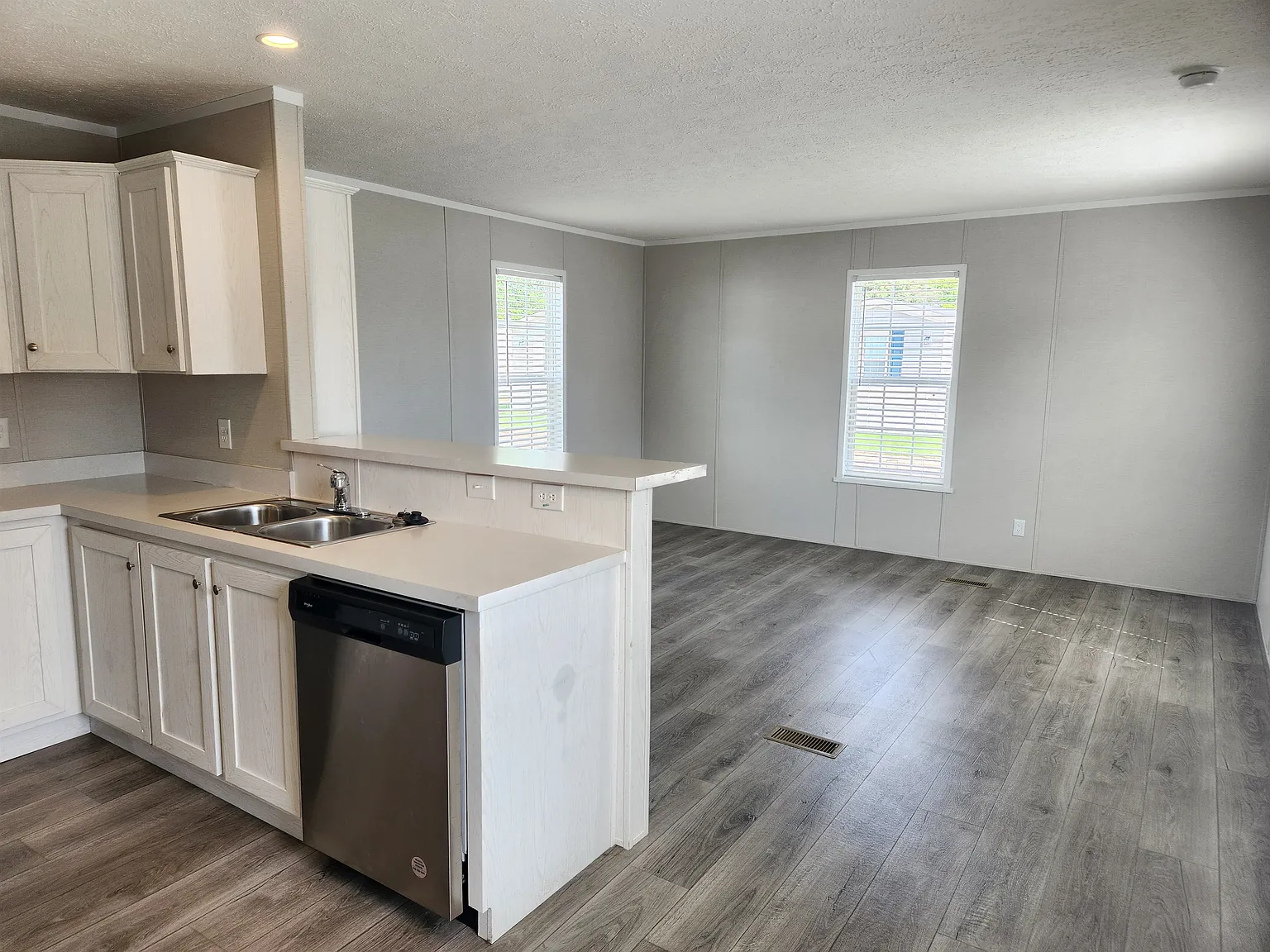 Available For Immediate Move-In! — Photo 3