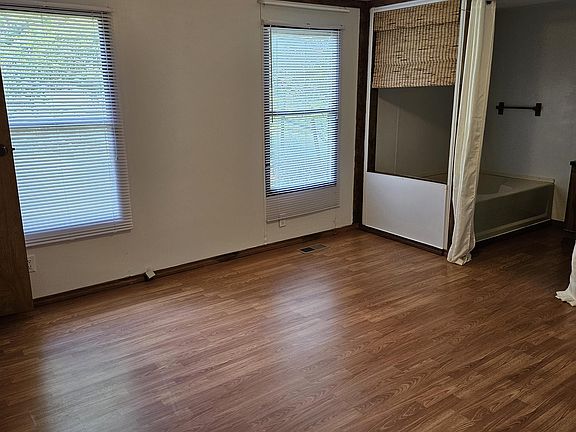 4th image of 135 McInturff Ln