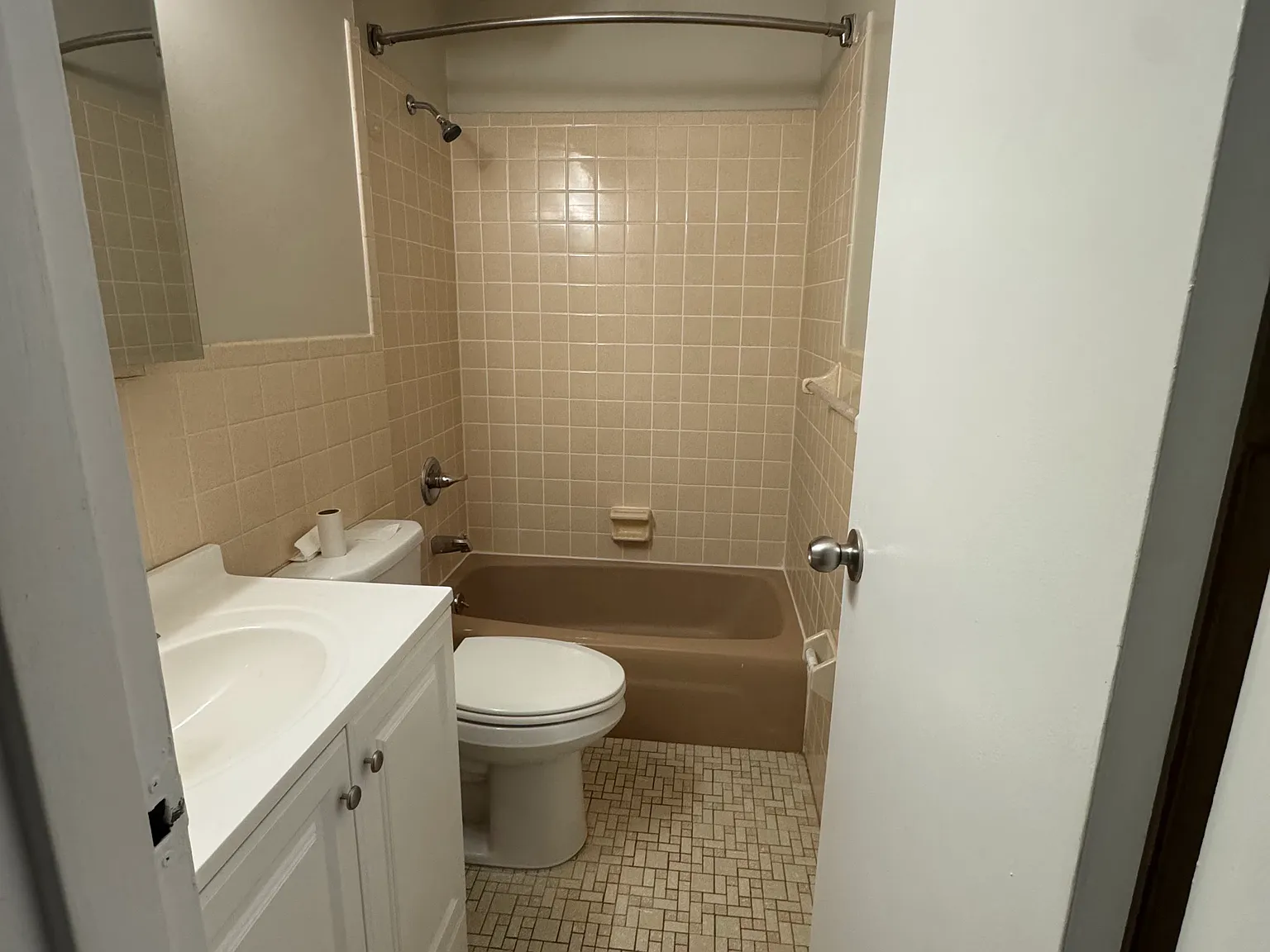 1 bed, 1.5 bath, $2,100 — Photo 3