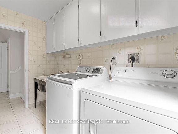 2nd image of 360 Chantenay Dr