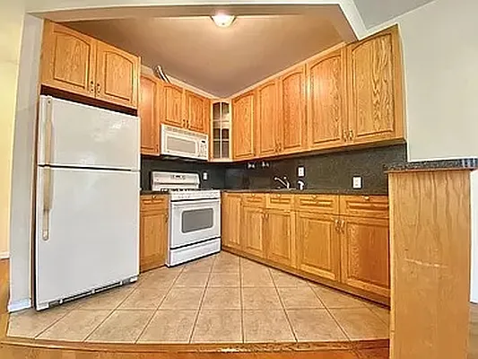 Rented by Evergreen Realty & Investments | media 3