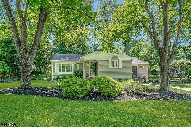 1st image of 21 Hickory Dr