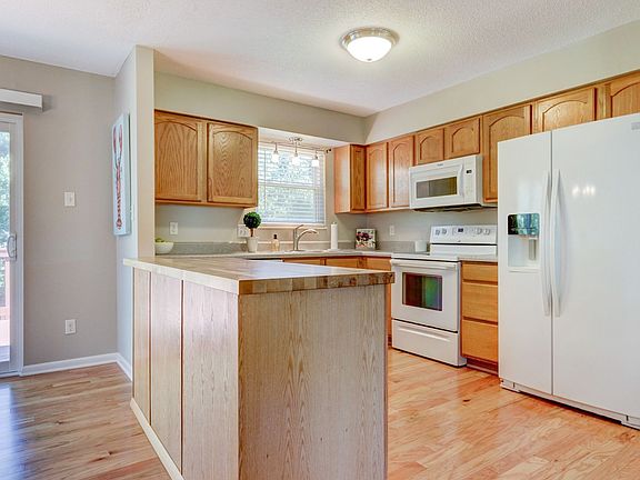 5th image of 1905 Penwood Dr