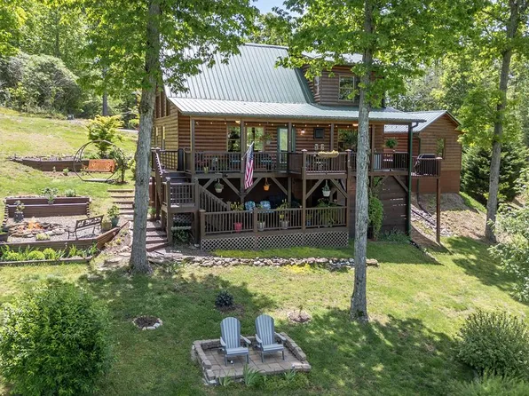 1055 Carolina Fox Cir, Murphy, NC 28906