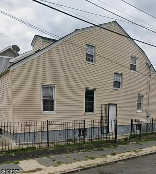 4 bed, 2.0 bath, $3,300 — Photo 3