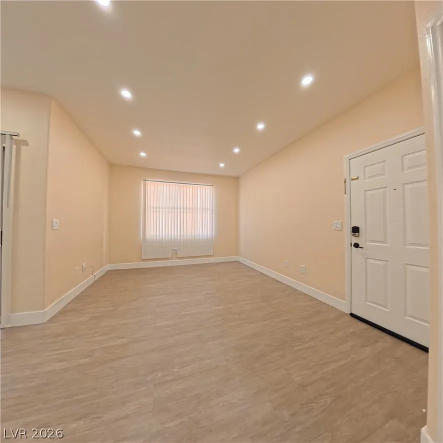 2 bed, 2.0 bath, 914 sqft, $1,484 — Photo 3