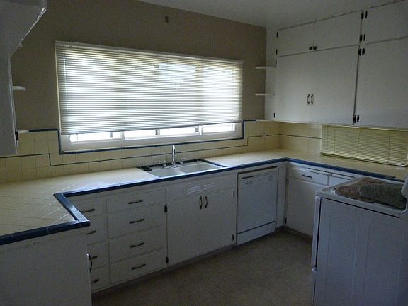 3rd image of 515 W Floradora Ave