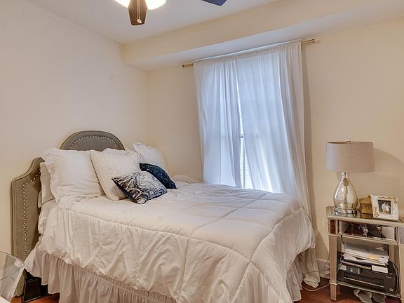 3rd image of 1909 Bordeaux St #B