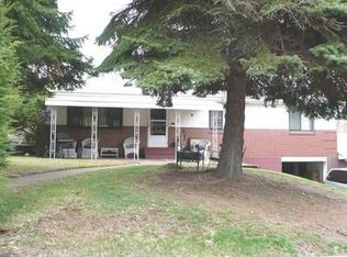102 Burdine Dr, Sewickley, PA 15143