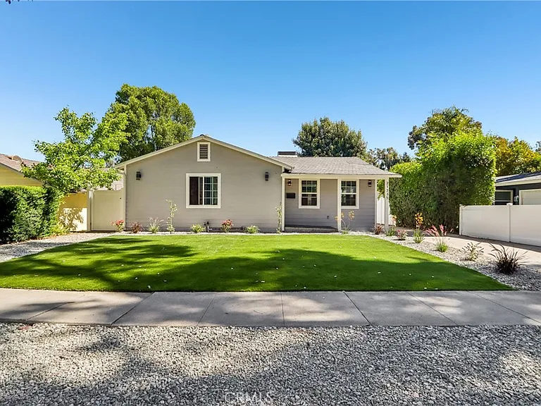 21235 Lopez St — Photo 12