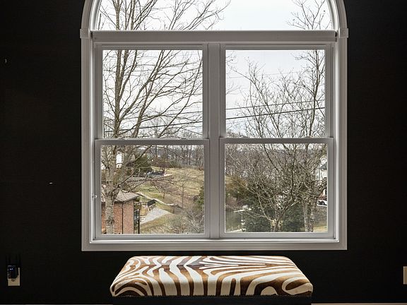 33rd image of 442 Lakeview Cir