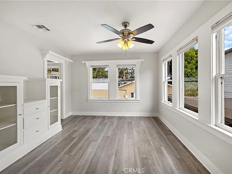 541 Oak St — Photo 18