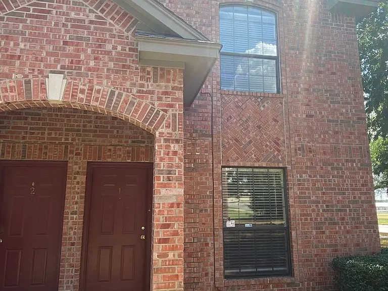2204 N Carroll Blvd #1 — Photo 1
