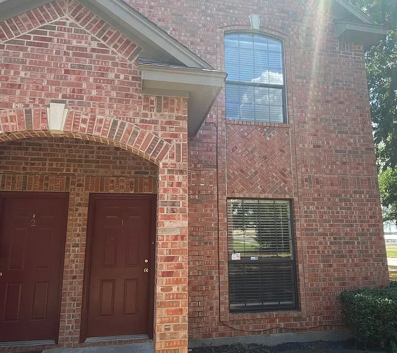 2204 N Carroll Blvd #1