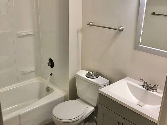 3rd image of 12225 SE 60th St APT 27