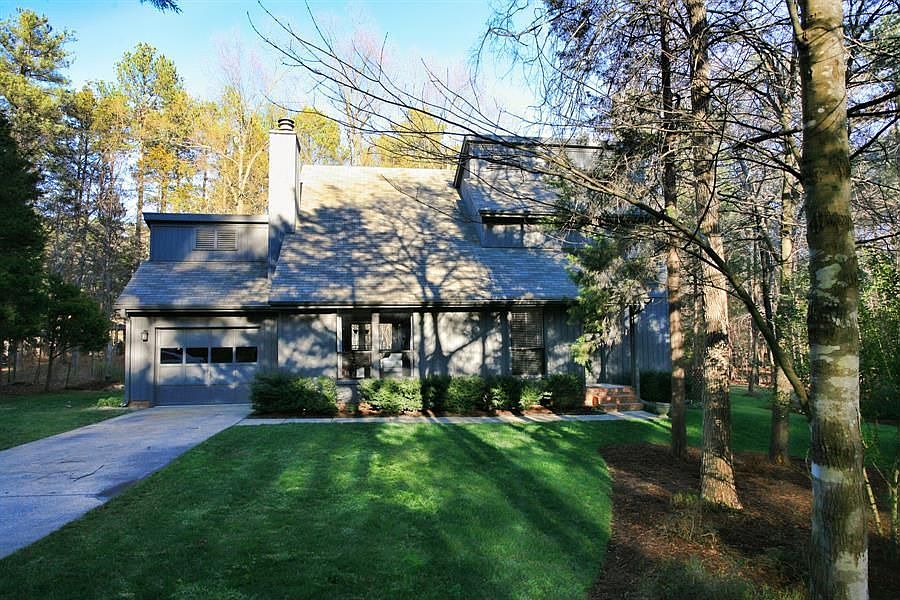 1st image of 139 Kingston Dr