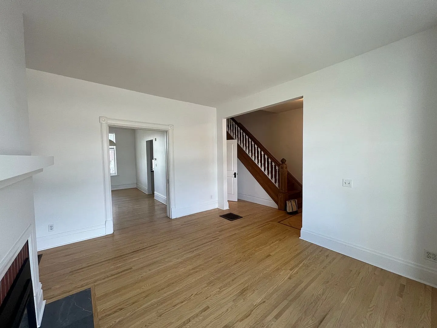 4 Bedroom 1.5 bathroom townhome in Lyndale neighborhood — Photo 4