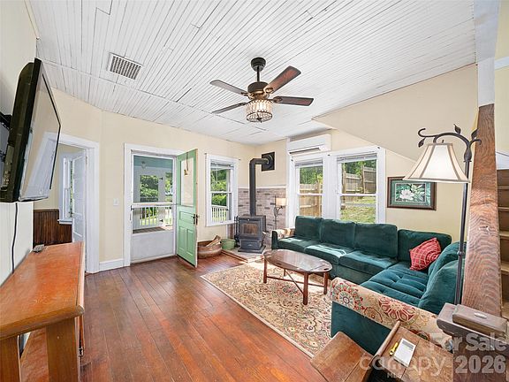 5th image of 309 Hillside Dr