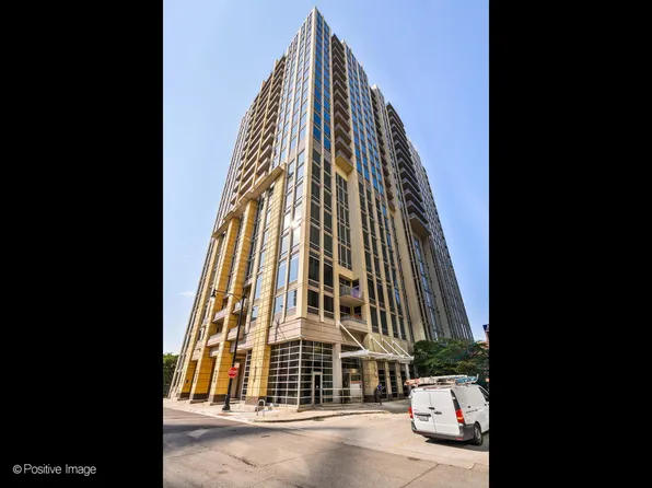 700 N Larrabee St APT 2008, Chicago, IL 60654