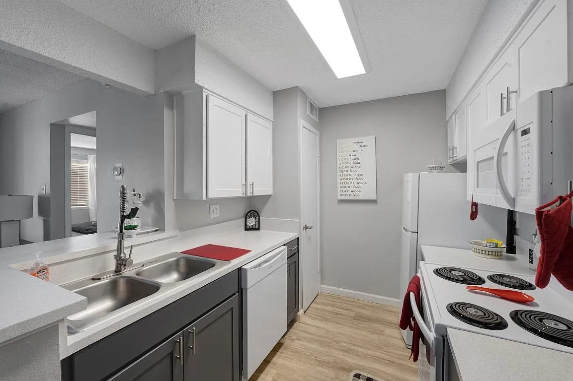 Arlo Apartments — Photo 4