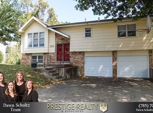 202 Deborah Ln, Wamego, KS 66547