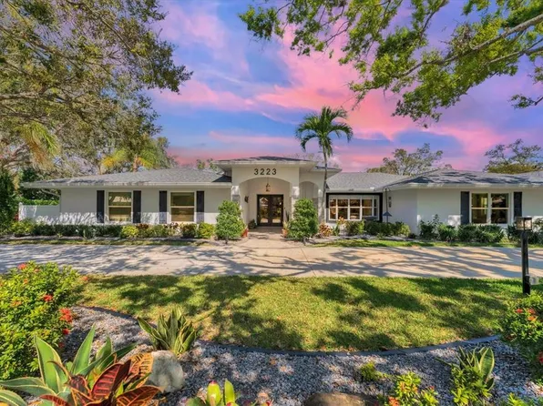 3223 W Forest Lake Cir, Sarasota, FL 34232