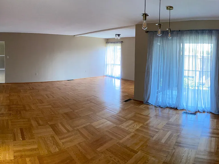 10 Stonehenge Cir #11 — Photo 4